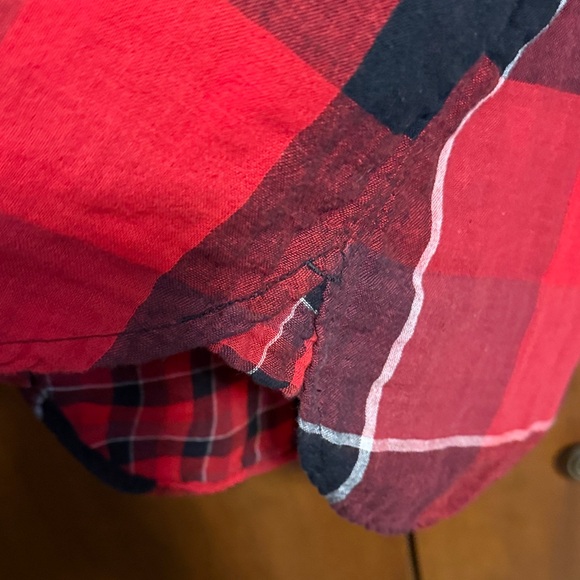 Lee Plaid Red and Black Button-Up Shirt - Picture 4 of 4